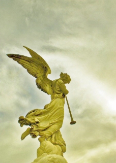吹号的天使雕塑图片